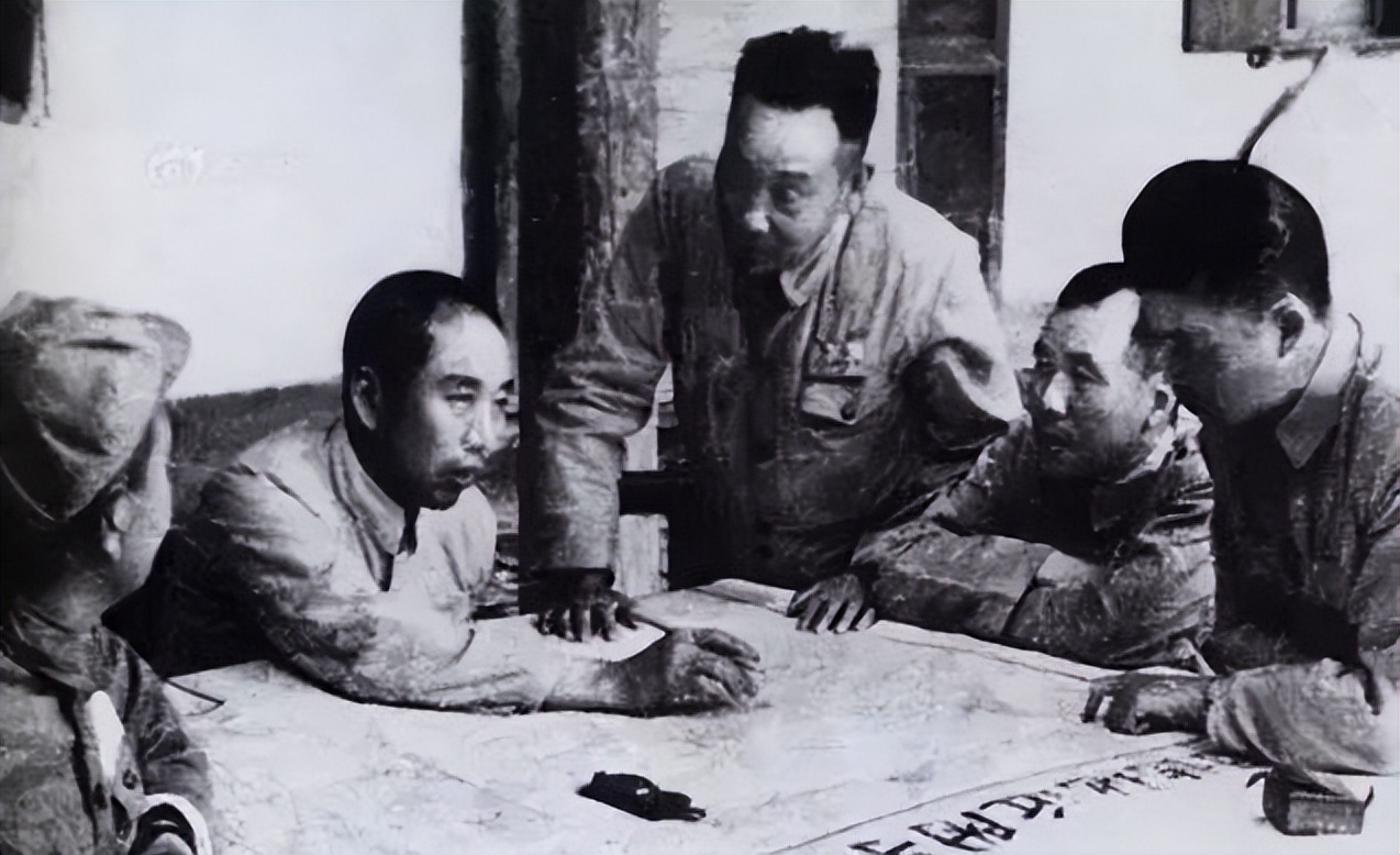 1960年开国上将拜访鸡场老农，背后故事不简单