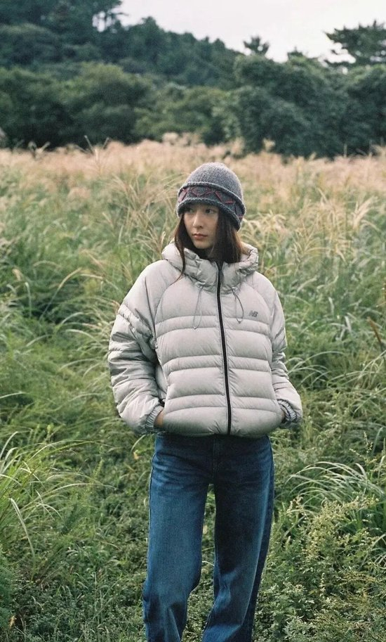 今冬热门‘排骨’羽绒服穿搭指南，显瘦又时髦