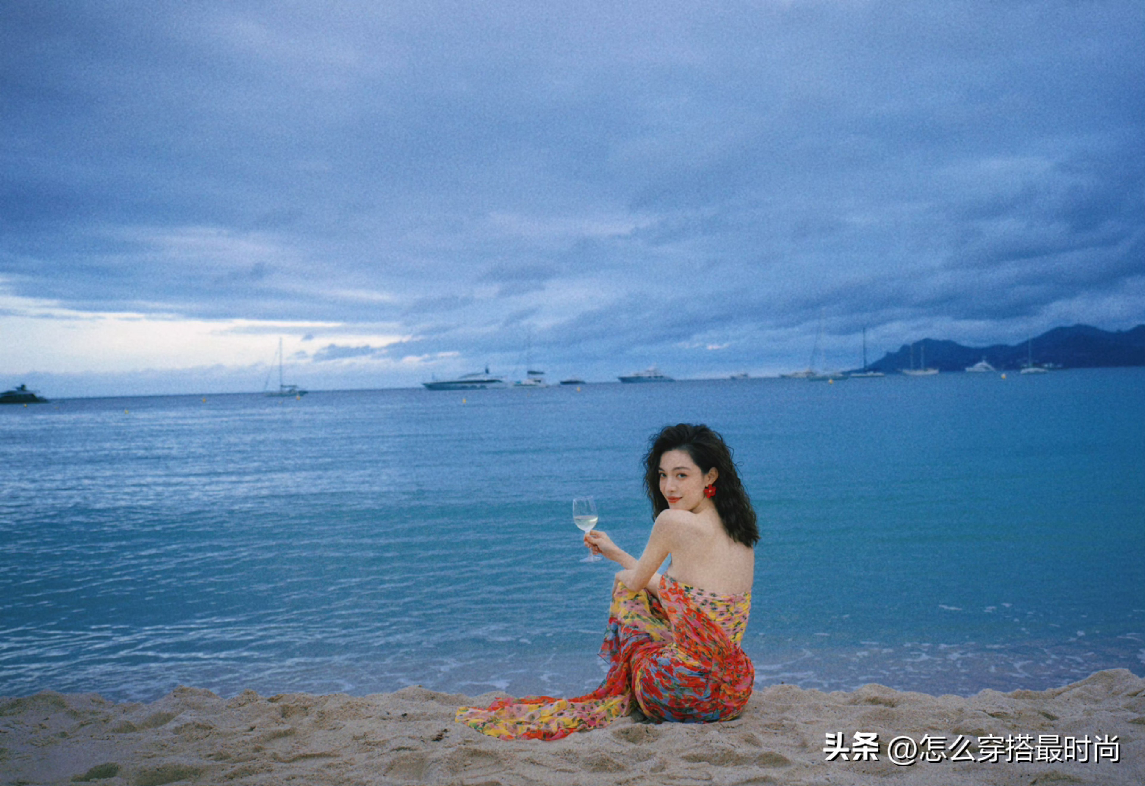 海边度假怎么穿？女明星时尚穿搭作业抄起来