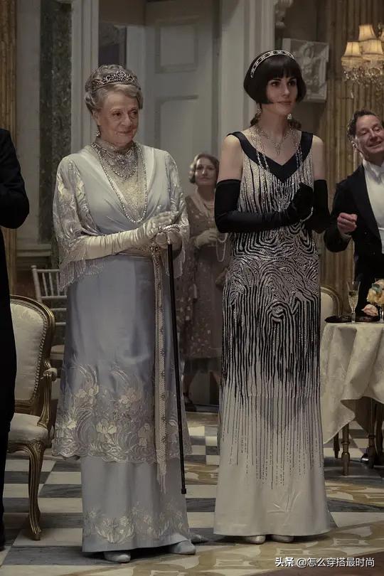 电影版唐顿庄园新故事，新旧服制展现时代变迁与贵族风采