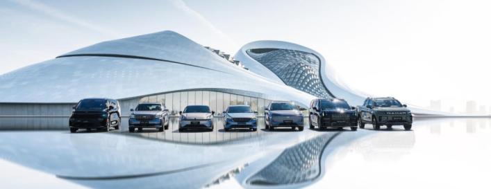 丙午马年除夕夜领克900上春晚，吉利四十周年答卷