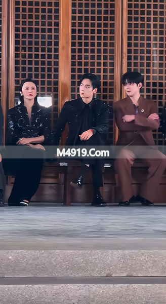 姚晨曹郁离婚多年首露面 看秀气场强状态佳