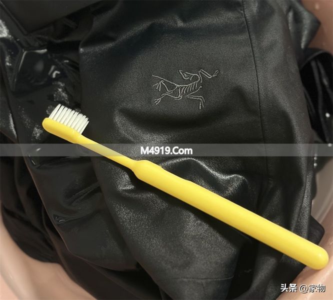 冲锋衣别直接机洗！学会这3招不伤涂层