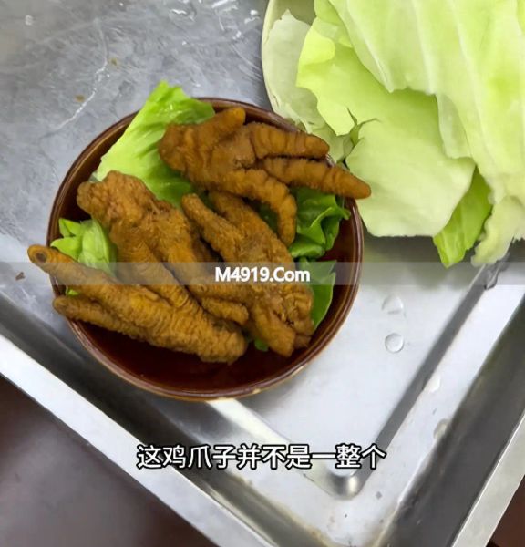 出租车司机拉客到黑店 游客遇阴阳菜单被宰