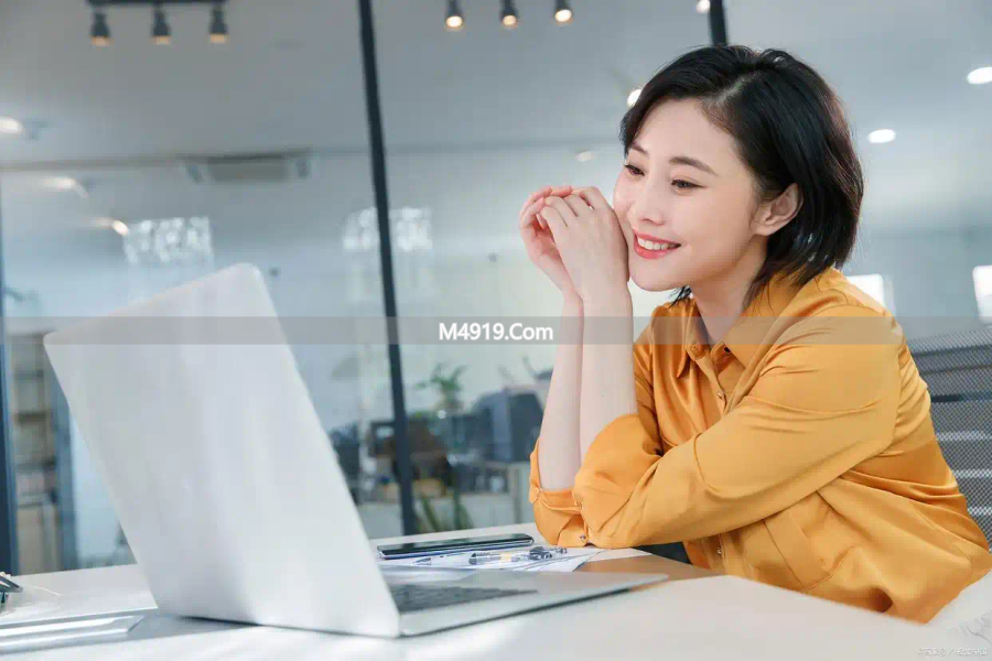 女人变优秀的三个征兆：活出自己，活得通透