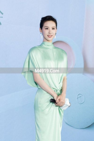 _“青瓷塑骨 灵动天成”，彩棠全新小圆管粉底液2.0发布_“青瓷塑骨 灵动天成”，彩棠全新小圆管粉底液2.0发布